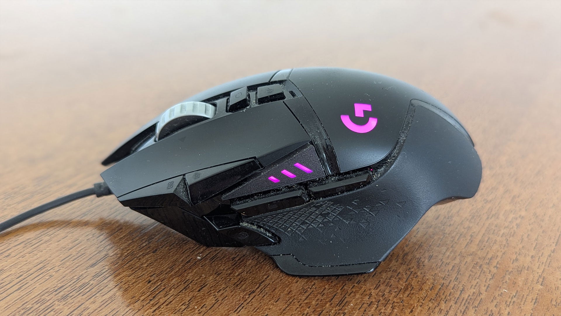 A side view of the Logitech G502 Hero