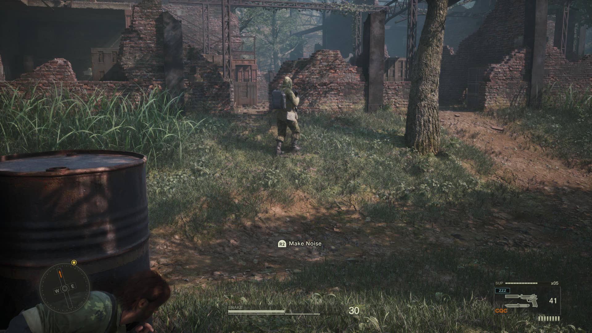 Naked Snake hiding behind a barrel to sneak up on a guard in Metal Gear Solid Delta: Snake Eater.
