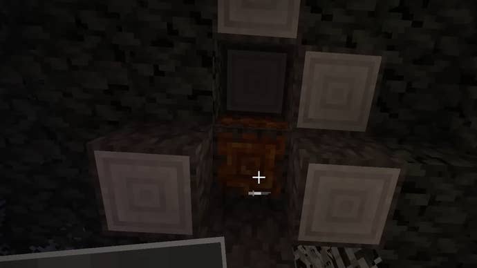 Minecraft screenshot showing a ‘Creaking Heart’ within the Pale Garden biome.