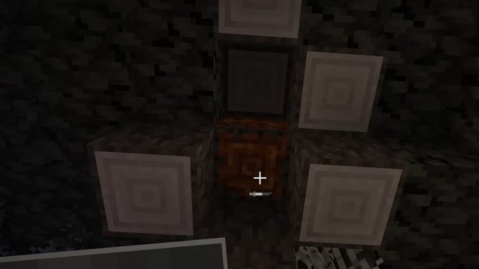 Minecraft screenshot showing a ‘Creaking Heart’ within the Pale Garden biome.