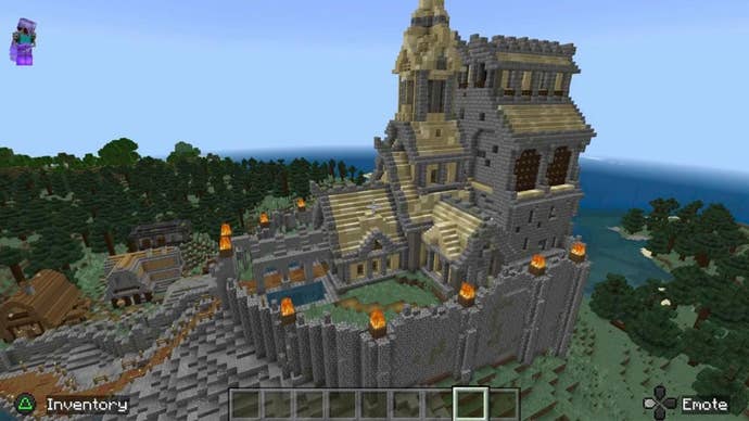 Screenshot of a Whiterun build in Minecraft by jankrajnc05 via Reddit.