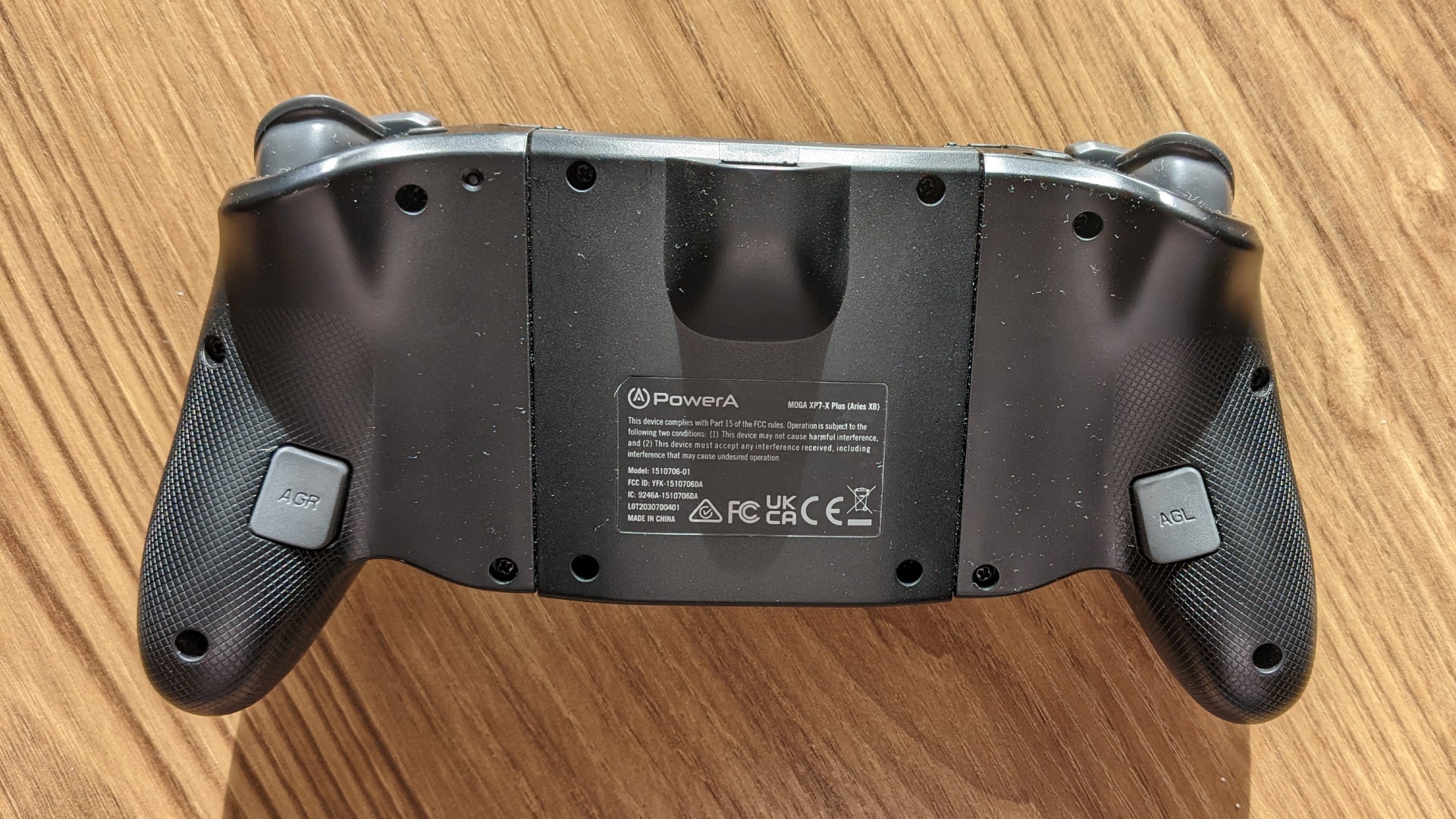 The advanced gaming buttons sit on the back of the controller where your middle/ring fingers would rest.