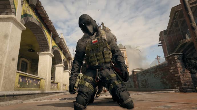 A player in a gas mask kneels during an execution finisher in Modern Warfare 3.