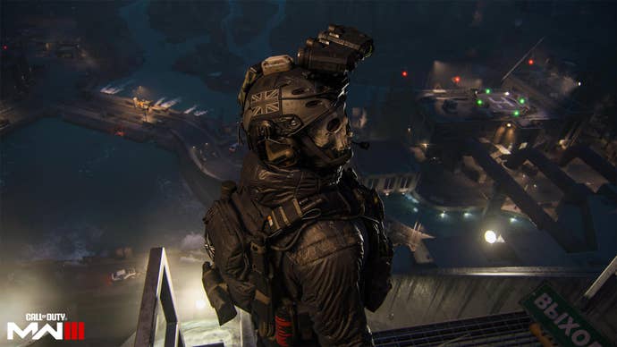Simon ‘Ghost’ Riley stands atop a platform while looking behind him in MW3