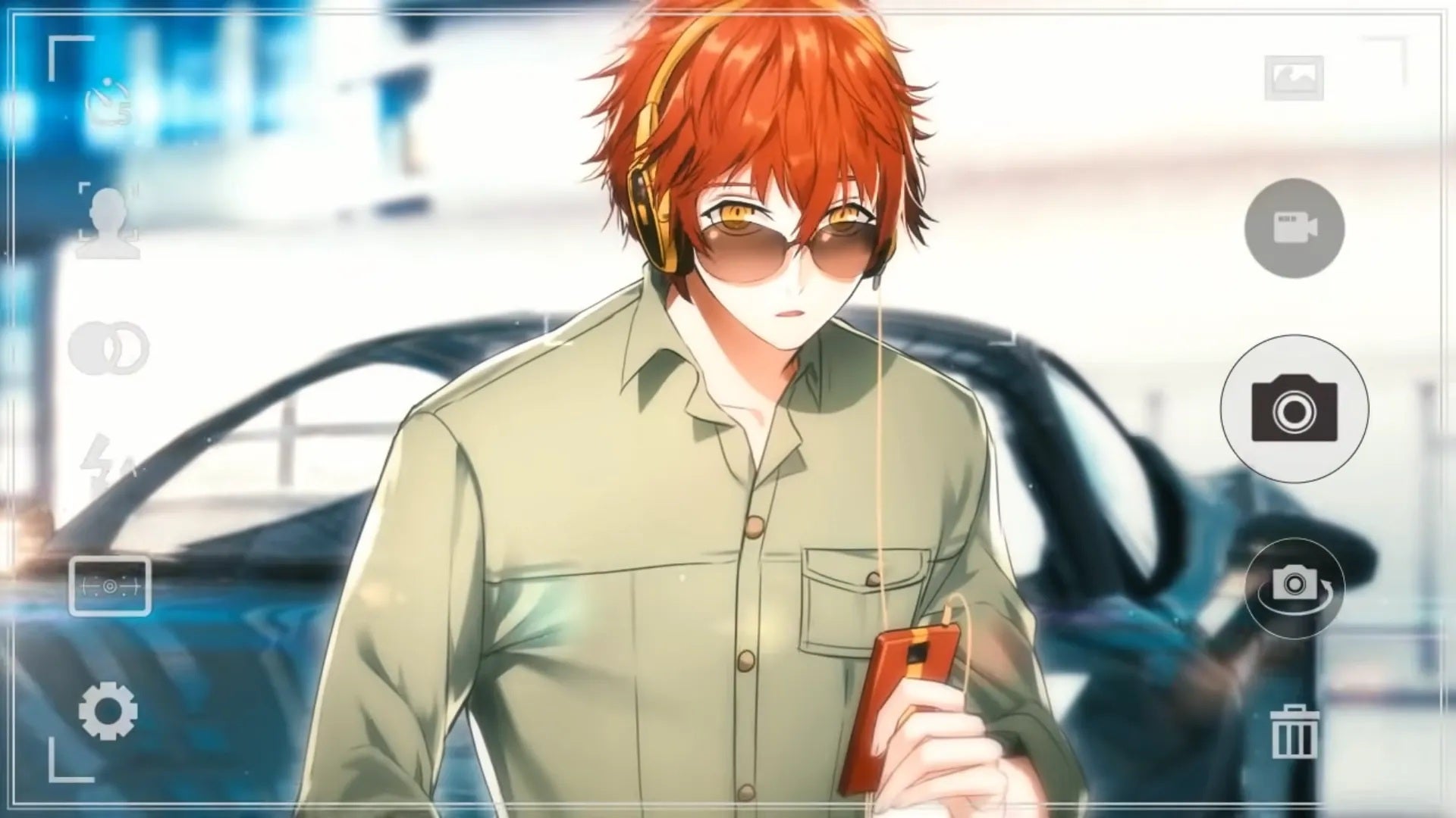 Mystic Messenger's Seven is caught candidly in the frame of a camera as he exits a car apparently listening to music on his headphones. - 6