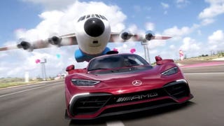 Forza Horizon 5 celebrato da Xbox con un'auto lanciata da un elicottero è la più bella follia di oggi