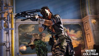 Call of Duty: Warzone e Black Ops Cold War dopo bug ed errori stanno per aggiungere ufficialmente la balestra