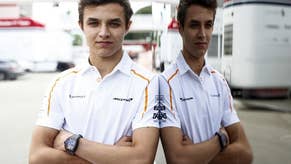 Lando Norris e Max Verstappen, due piloti di F1, hanno vinto la 24 ore di Spa su iRacing