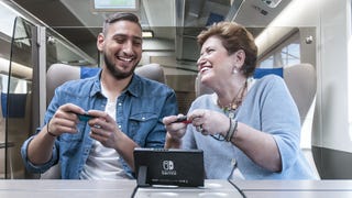 Gianluigi Donnarumma e Mara Maionchi si divertono con Switch nel nuovo spot di Nintendo