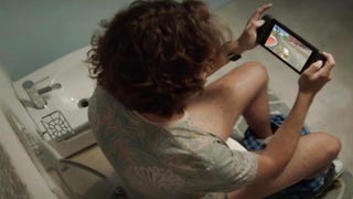 Nintendo v reklamě na Switch říká, že je konzole ideální na WC