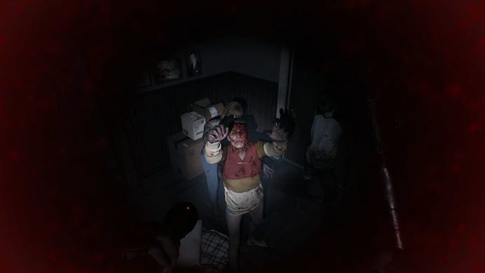 Bersembunyi di meja dari zombie di No More Room In Hell 2.
