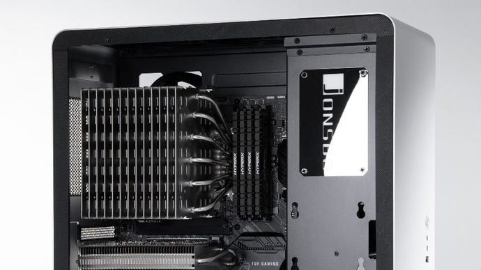 A fanless Noctua NH-P1 CPU cooler installed in a PC.