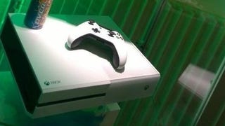 Oficiální fotky bílého modelu Xbox One