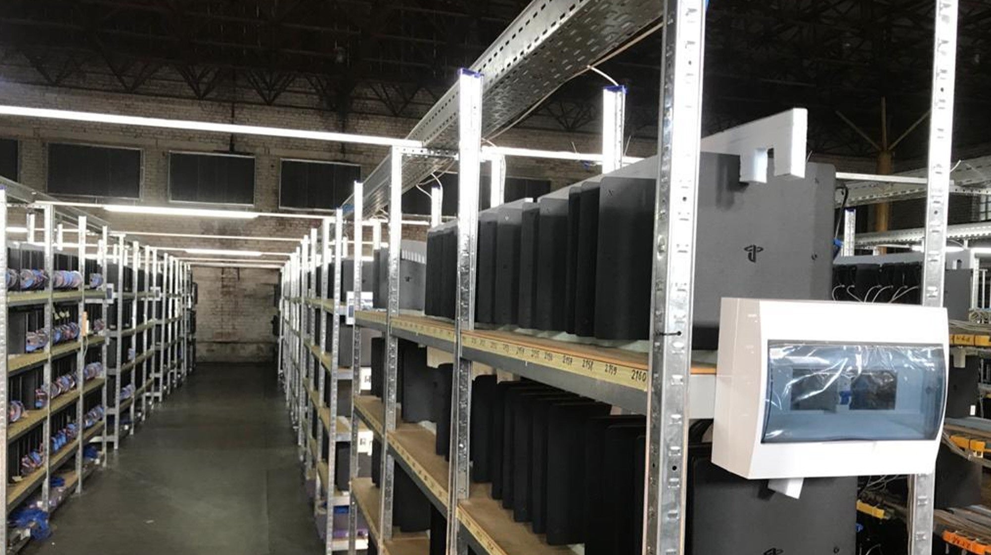 Oekraïens magazijn met 3800 PS4's is FIFA Ultimate Team bot farm