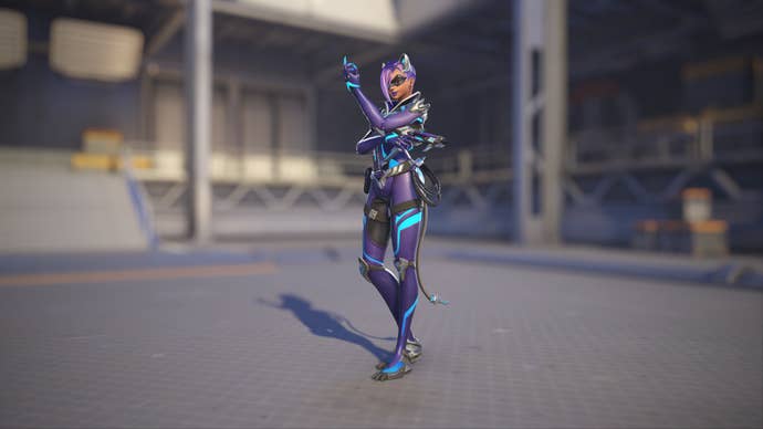 Sombra models her Black Cat skin in Overwatch 2.