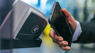 Jak płacić telefonem i co to jest NFC - poradnik i wskazówki