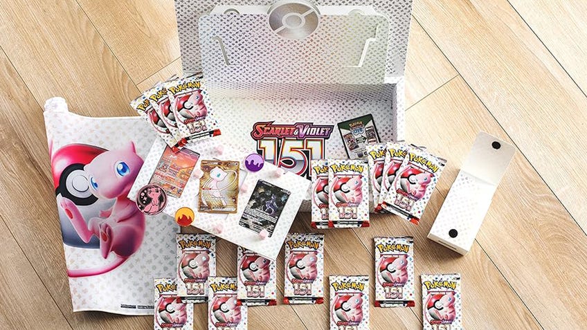Pokémon TCG Scarlet & Violet 151 Collector's Box - Mew layout image.