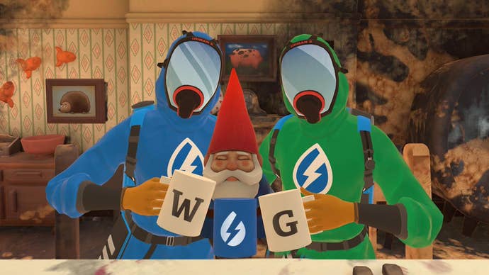 Promotional PowerWash Simulator art showing two players holding “W” and “G” mugs either side of a garden gnome, their poses mimicking the art for Wallace & Gromit’s Vengeance Most Fowl movie.