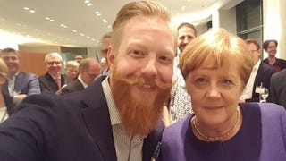 PR manažer Kingdom Come se setkal s německou kancléřkou Merkelovou