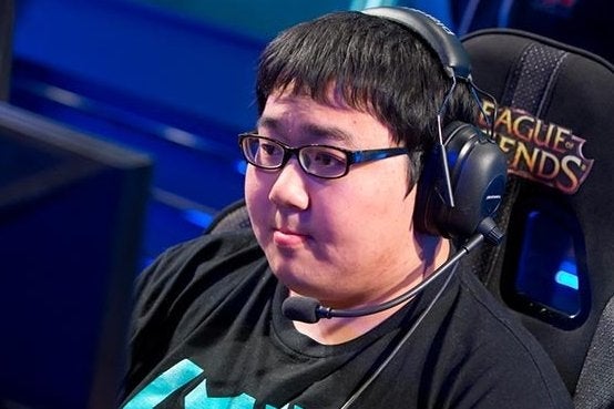 Pro League of Legends player suspended for boosting other accounts