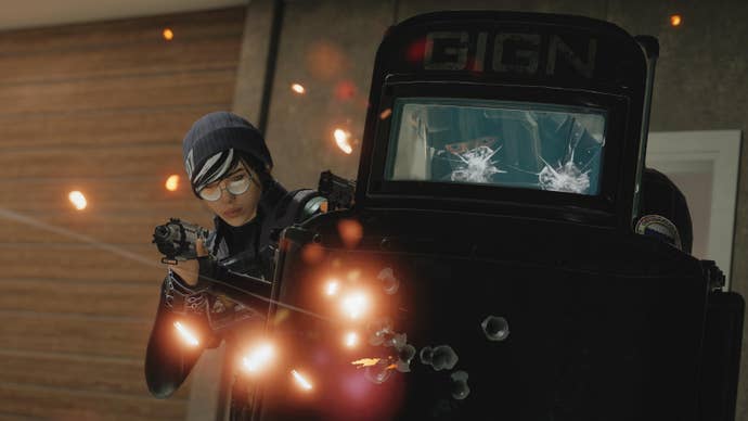 Tactical violence in a Rainbow Six Siege screenshot.