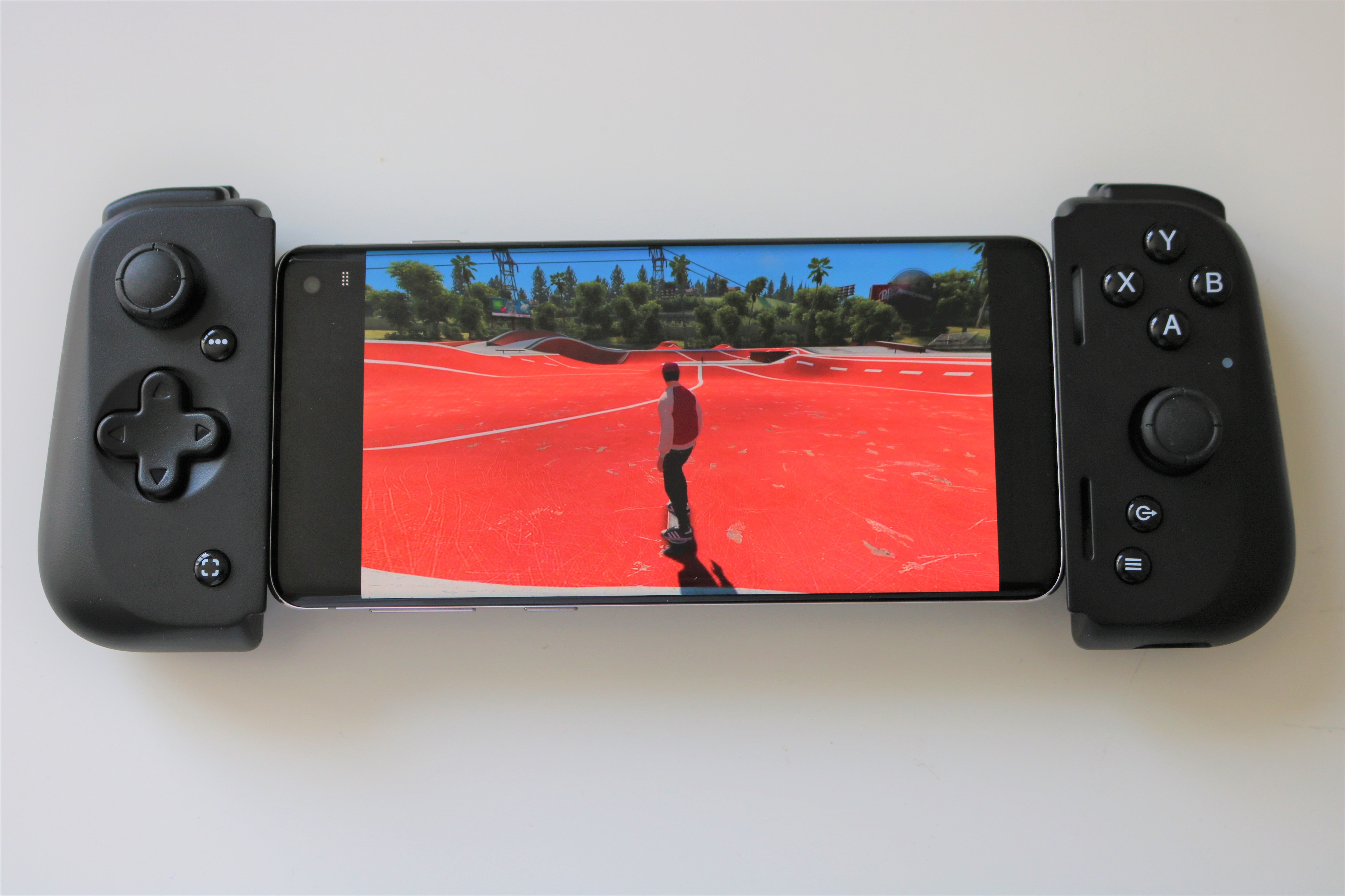 Razer Kishi V2 review - Joga no smartphone com controlos de