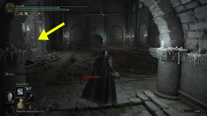 One of the rooms in Elden Ring: Shadow of the Erdtree’s Fog Rift Catacombs where spikes fall from the ceiling. A yellow arrow shows the location of a safe alcove where the player can duck.