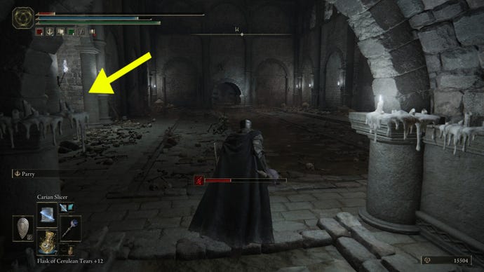 One of the rooms in Elden Ring: Shadow of the Erdtree's Fog Rift Catacombs where spikes fall from the ceiling. A yellow arrow shows the location of a safe alcove where the player can duck.