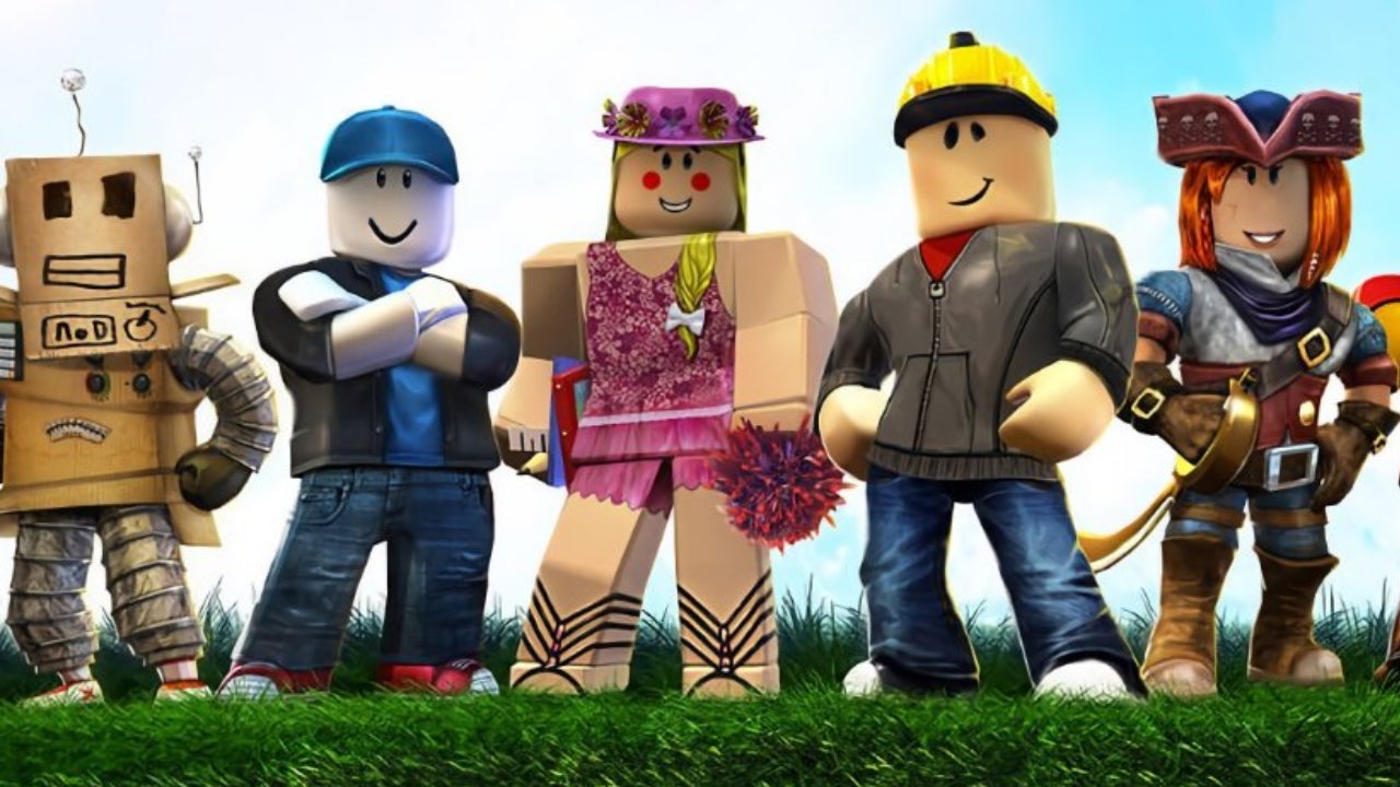 Line up of Roblox characters in multiple outfits, including a robot and a pirate