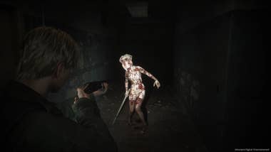 James Sunderland points a shotgun at a Bubble Head Nurse in the Silent Hill 2 remake