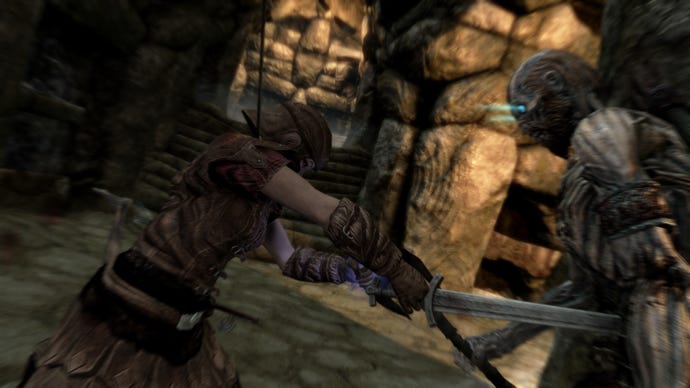 The Dragonborn, wearing scrappy leather armour, stabs a drengr in a burial mound in The Elder Scrolls V: Skyrim