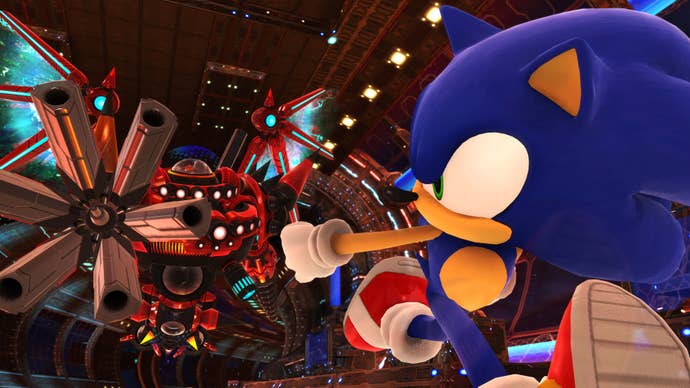 A 3D Sonic the Hedgehog is pursued by a giant, angry robot.