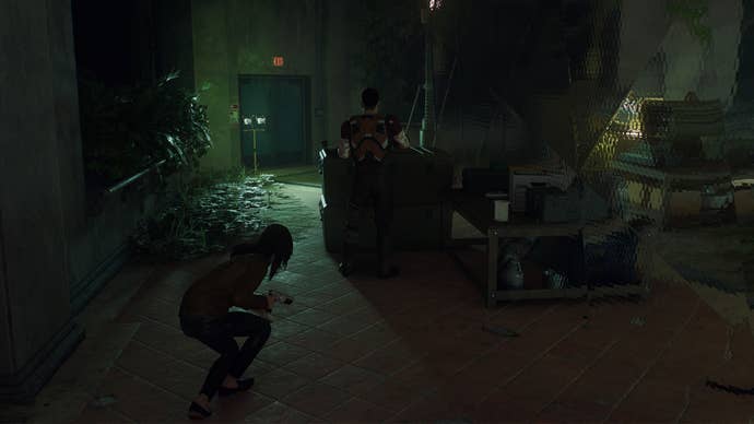 spider-man 2 mj sneaking behind key target in reptile house