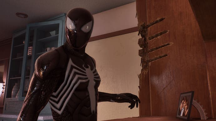 spider-man 2 peter wearing venom suit inside dr connors house looking at family photo