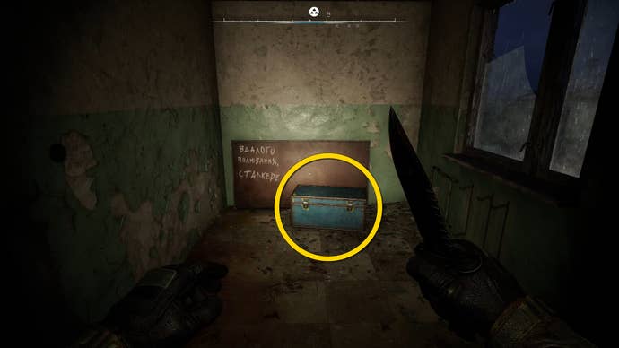 The player in Stalker 2 approaches a blue chest.