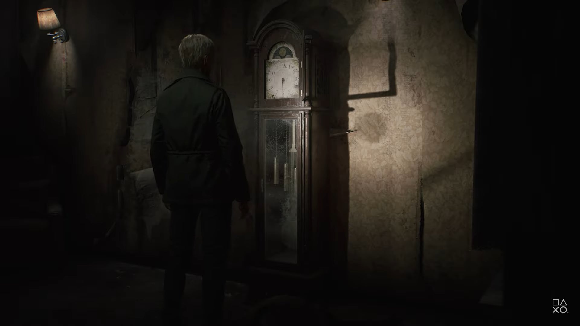 James, the main character of Silent Hill 2, standing in front of a grandfather clock - 1