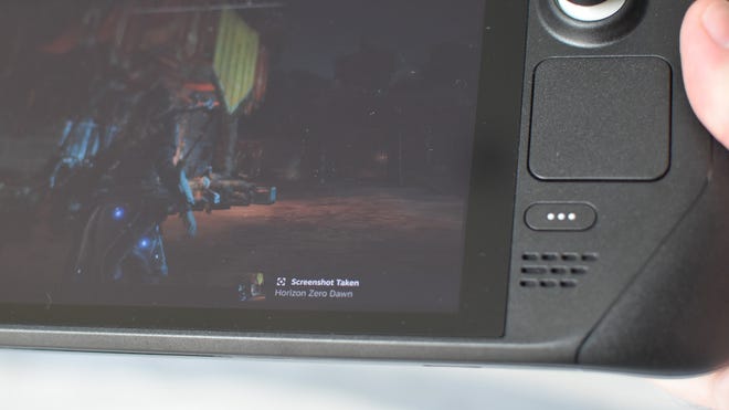 The Steam Deck’s screenshot confirmation notification appearing onscreen.