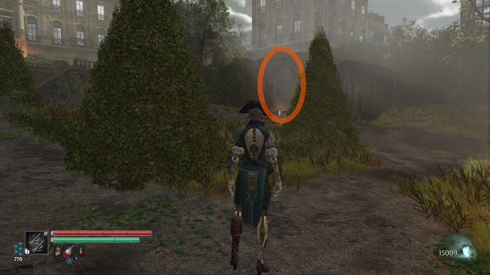 Aegis in Steelrising runs through a garden to reach a hole in the wall.