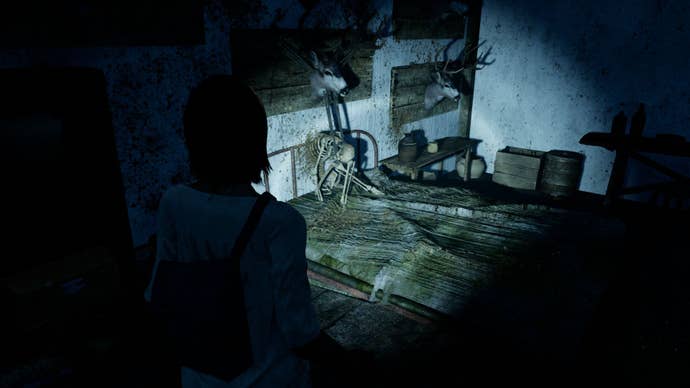 Jess explores an abandoned area of the island in The Chant and fines a skeleton tied to a bed