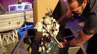 Titanfall Collector's Edition is massive, unboxing video reveals its innards