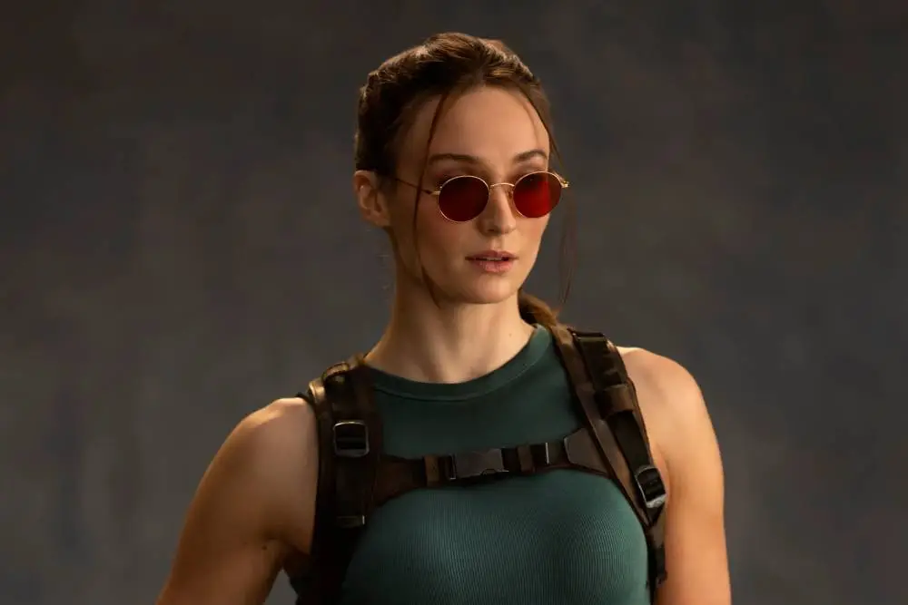 Sophie Turner fala sobre a nova Lara Croft e dá a entender que vai haver uma 2ª temporada