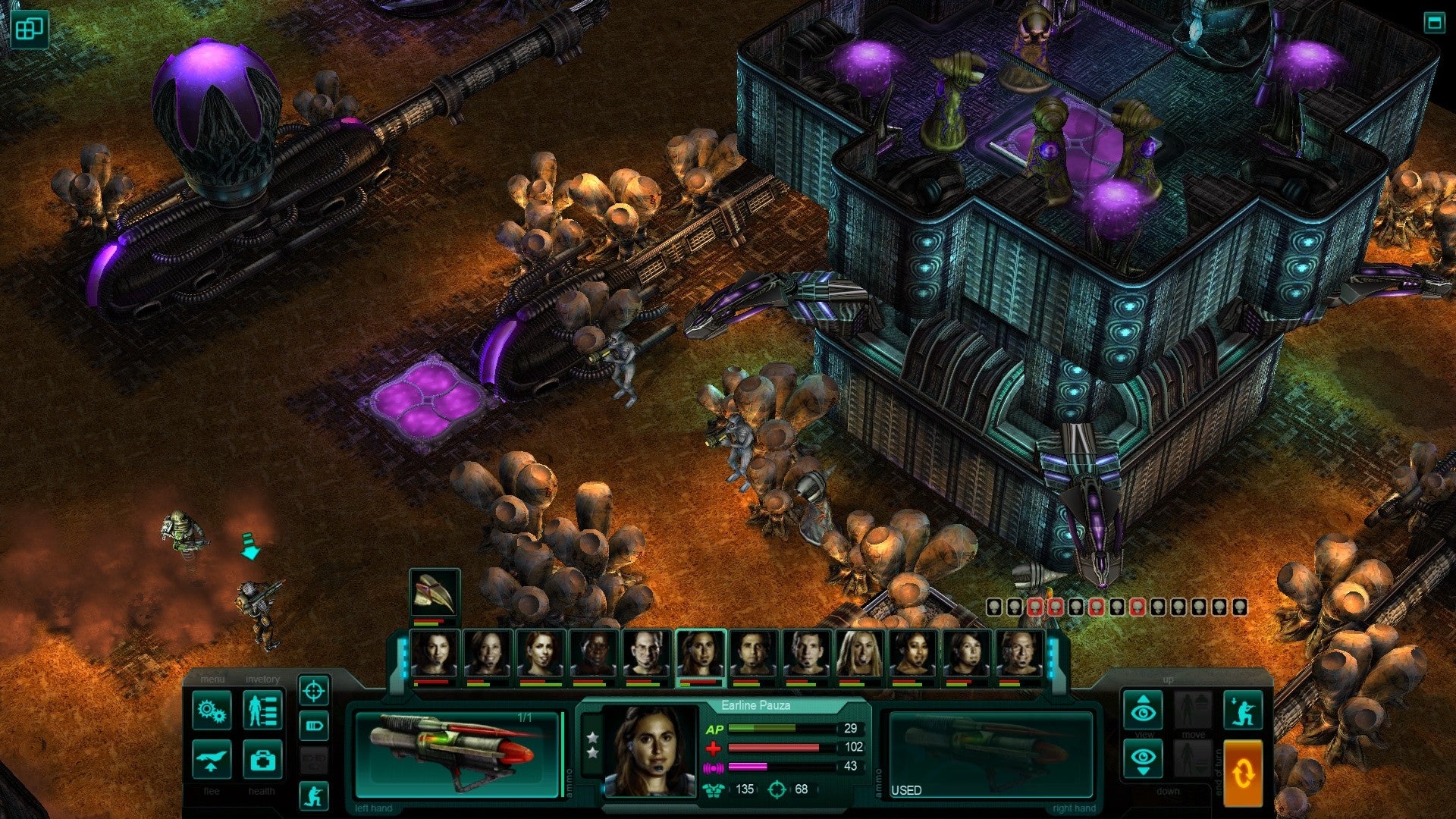 Fighting aliens in a UFO2 screenshot.