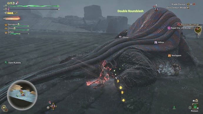 Un cazador desata varios ataques en las piernas traseras de un duna en monstruos Wilds.