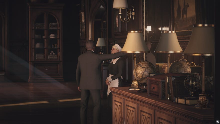 Two employees flirt during the Voyeurism mission in Hitman 3’s Dartmoor.