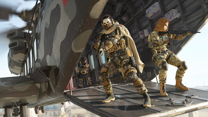 A squad looks out from the bay of their aircraft in Warzone 2.0.