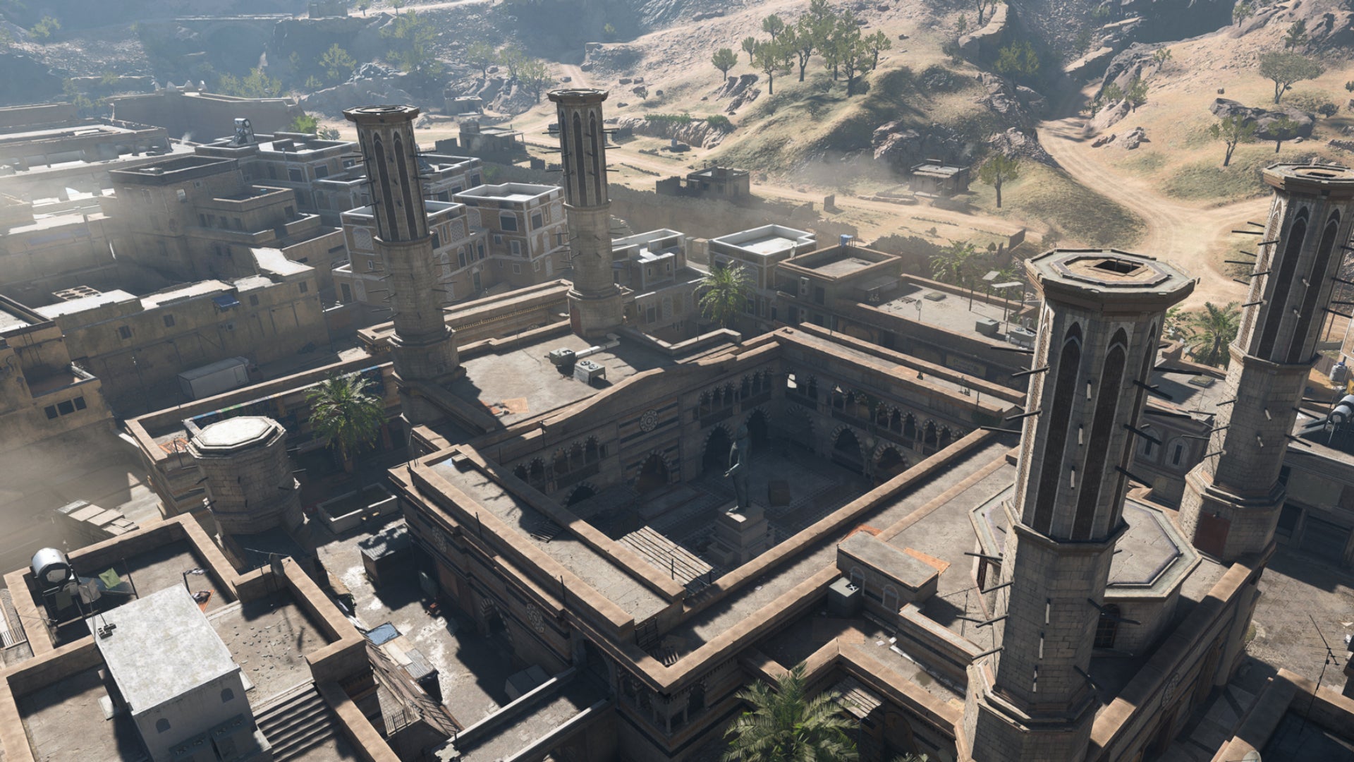 A bird&rsquo;s eye view of a courtyard area in Al Mazrah, the Warzone 2.0 map.