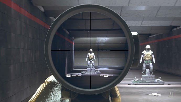 The player in Warzone 2.0 aims at a training dummy with the SP-X 80 default scope.