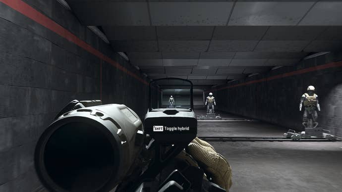 The player in Warzone 2.0 aims at a training dummy using the BPZ40 Hybrid optic attachment.