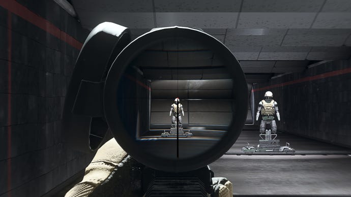 The player in Warzone 2.0 aims at a training dummy using the FTAC Charlie7 optic attachment.