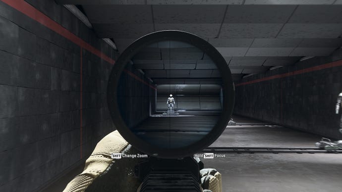 The player in Warzone 2.0 aims at a training dummy using the Luca Bandera Scope optic attachment.
